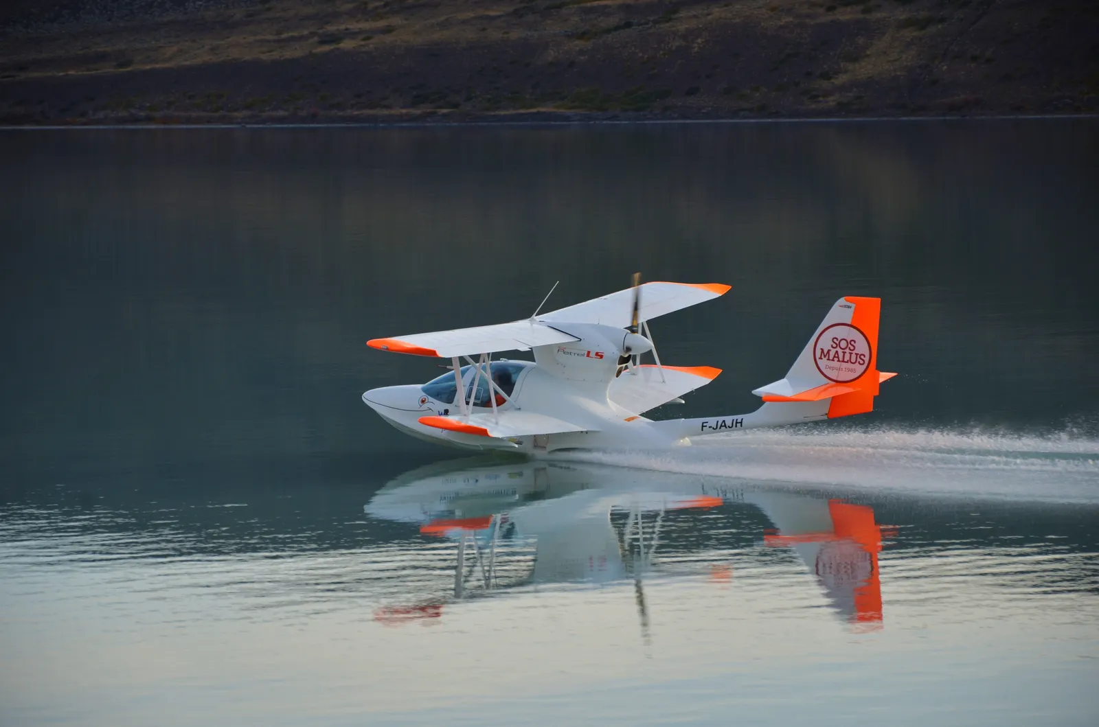 Super Petrel LS amerrissant en Islande